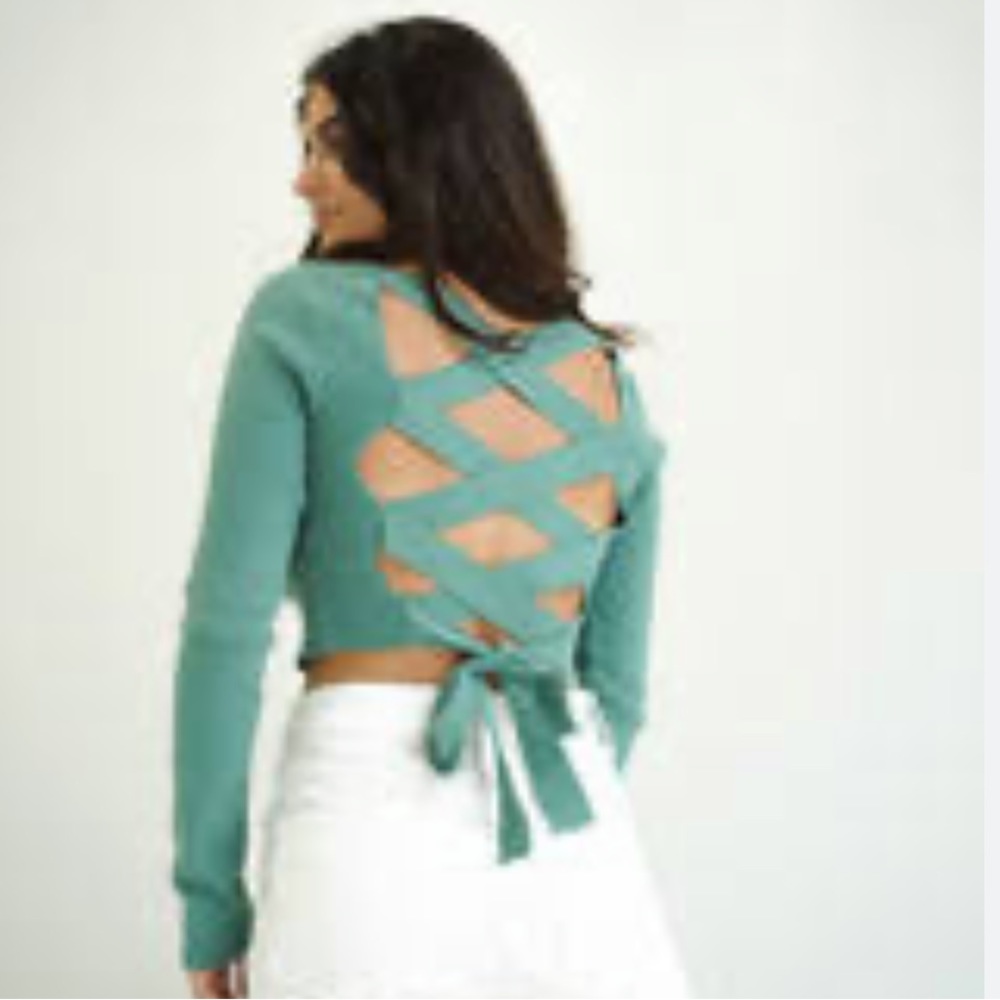 YLLW the Label Green Cropped Sweater Small